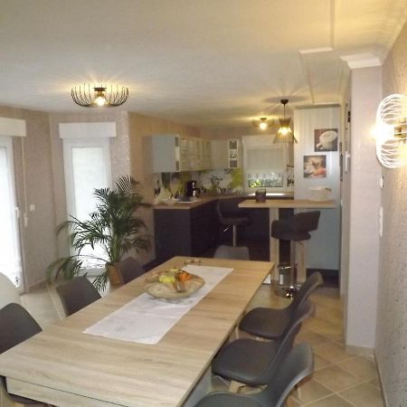 Lauta Grosszuegige Ferienwohnung Am Waldesrand Im Seenland מראה חיצוני תמונה