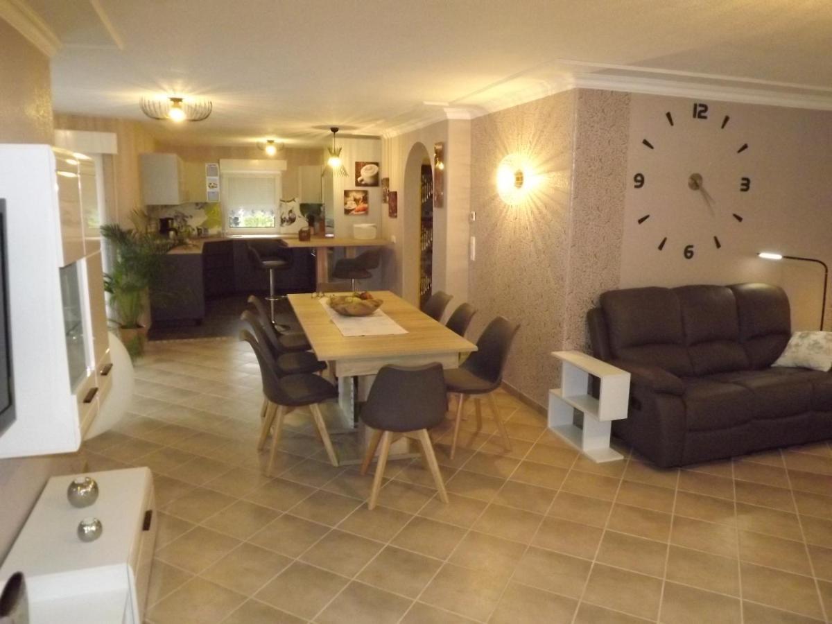 Lauta Grosszuegige Ferienwohnung Am Waldesrand Im Seenland מראה חיצוני תמונה