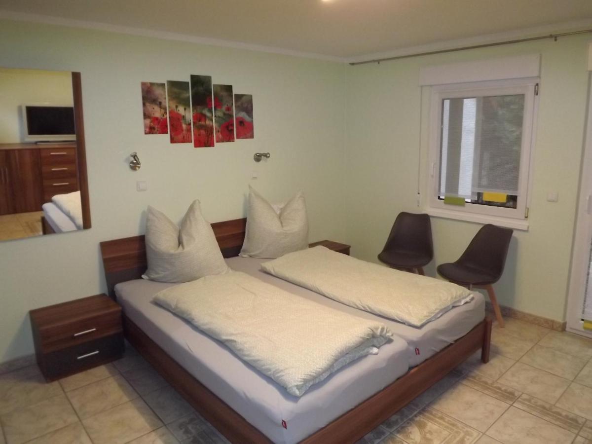 Lauta Grosszuegige Ferienwohnung Am Waldesrand Im Seenland מראה חיצוני תמונה