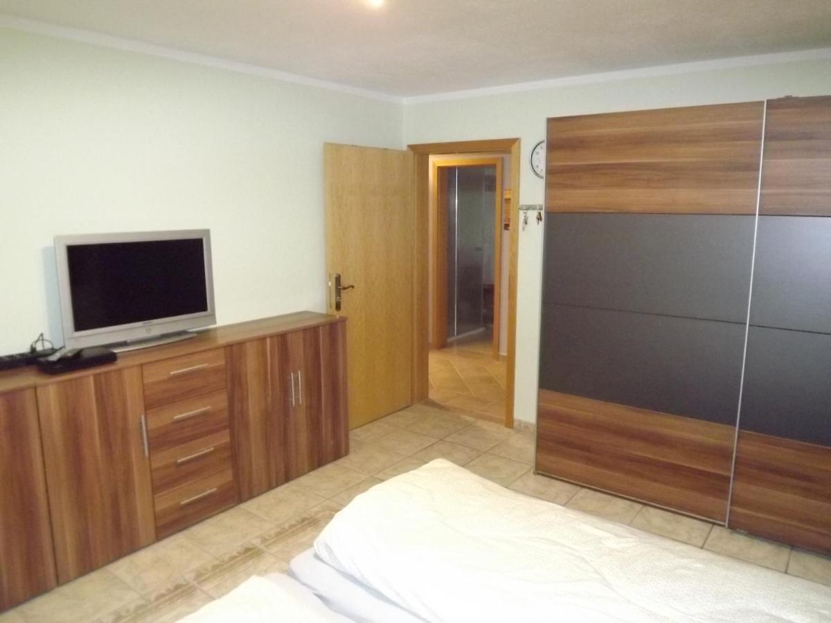 Lauta Grosszuegige Ferienwohnung Am Waldesrand Im Seenland מראה חיצוני תמונה
