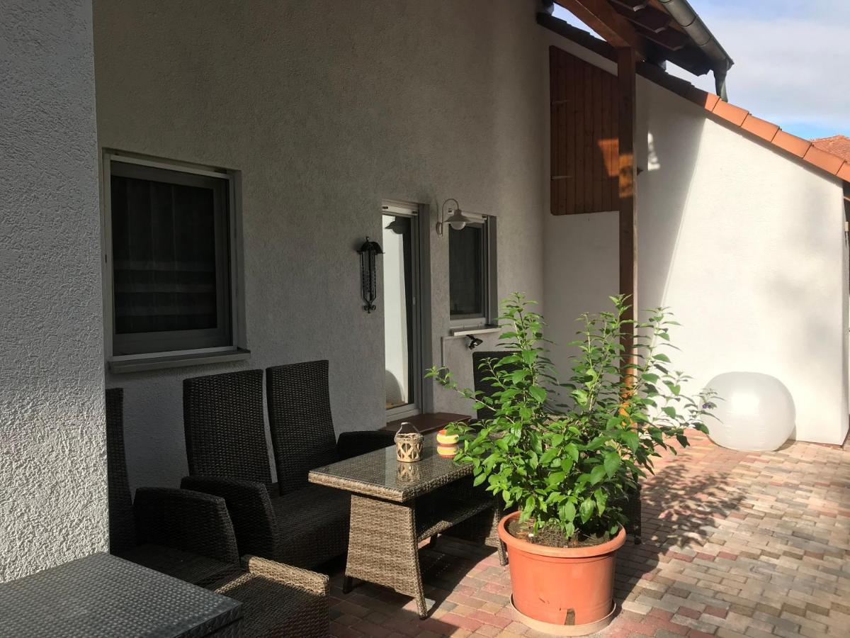 Lauta Grosszuegige Ferienwohnung Am Waldesrand Im Seenland מראה חיצוני תמונה