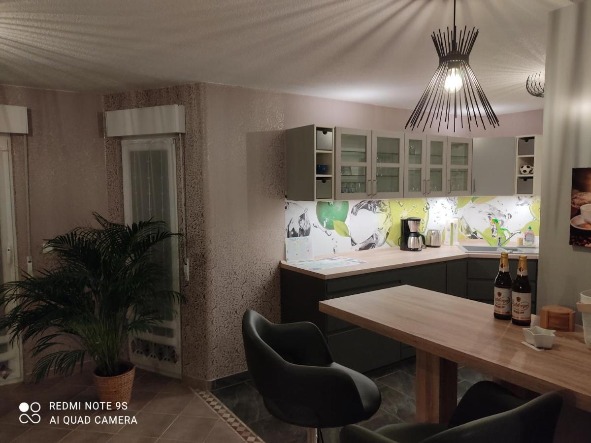 Lauta Grosszuegige Ferienwohnung Am Waldesrand Im Seenland מראה חיצוני תמונה
